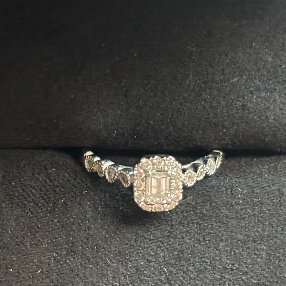 Elegant Silver Diamond Ring